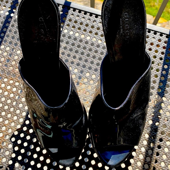 Gucci Heels with black pattern, leather and chrome heel. - Picture 3 of 11